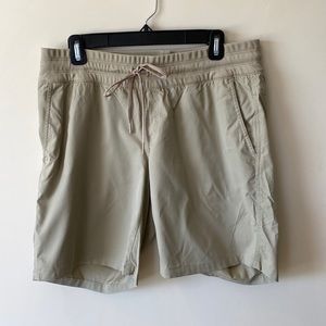 The North Face Women's Shorts - Size Large - Tan - EUC